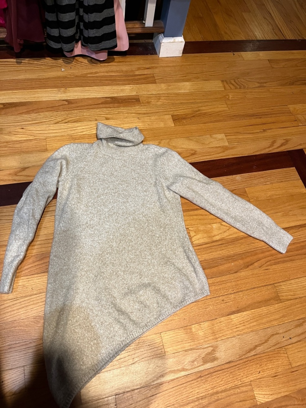 Cozy Turtleneck Asymmetrical Hem Sweater - Light Gray